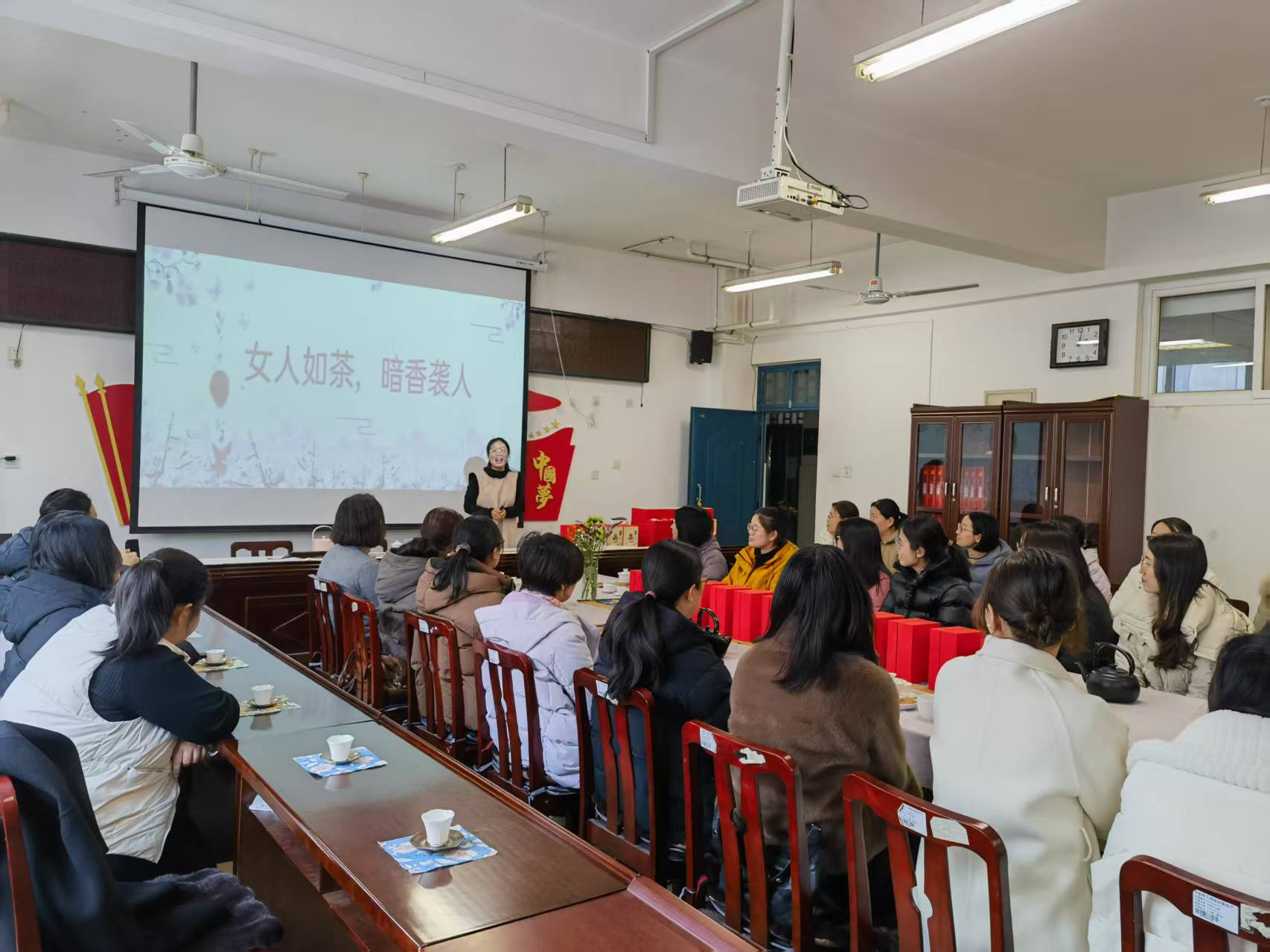 伟德bv1946官方网站分工会开展三八节茶艺体验活动